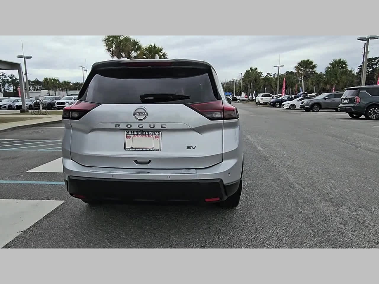 Used 2024 Nissan Rogue SV w/ SV Premium Package image 30