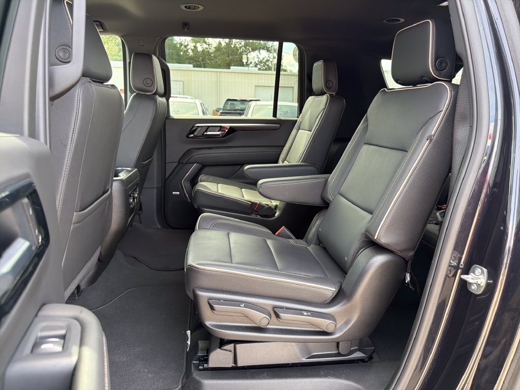Used 2026 Chevrolet Suburban Premier AWD/4WD image 24