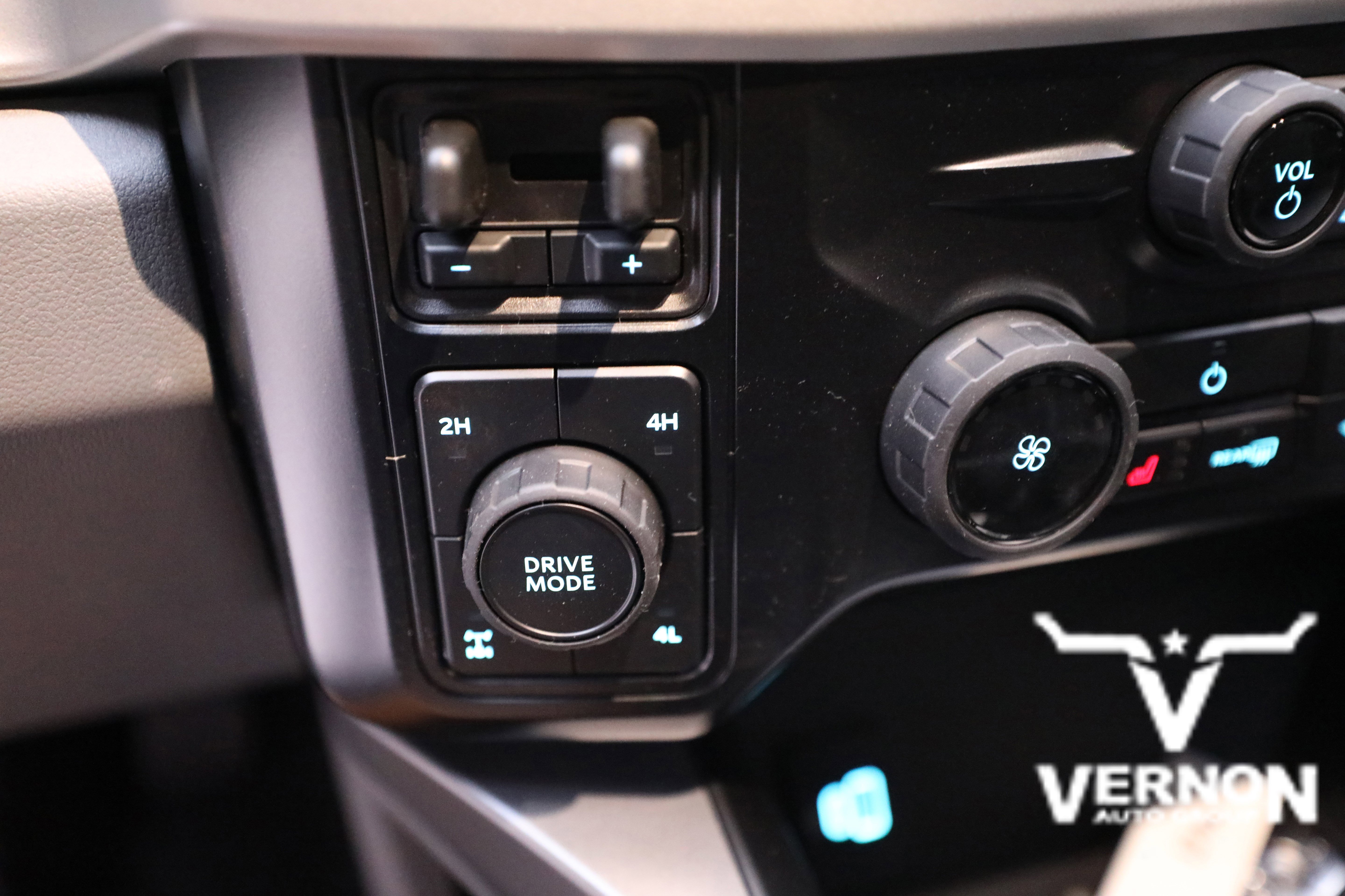 New 2026 Ford F250 XLT w/ XLT Premium Package image 24