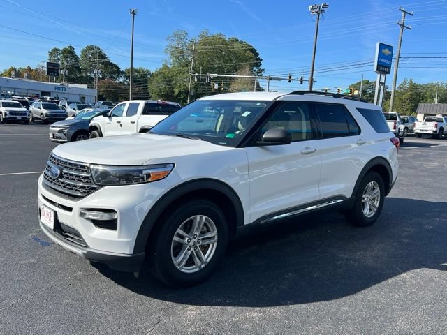 Used 2021 Ford Explorer XLT w/ Equipment Group 202A AWD/4WD image 17