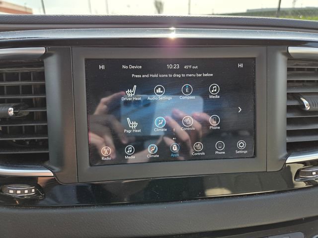 Used 2018 Chrysler Pacifica Touring-L FWD image 27
