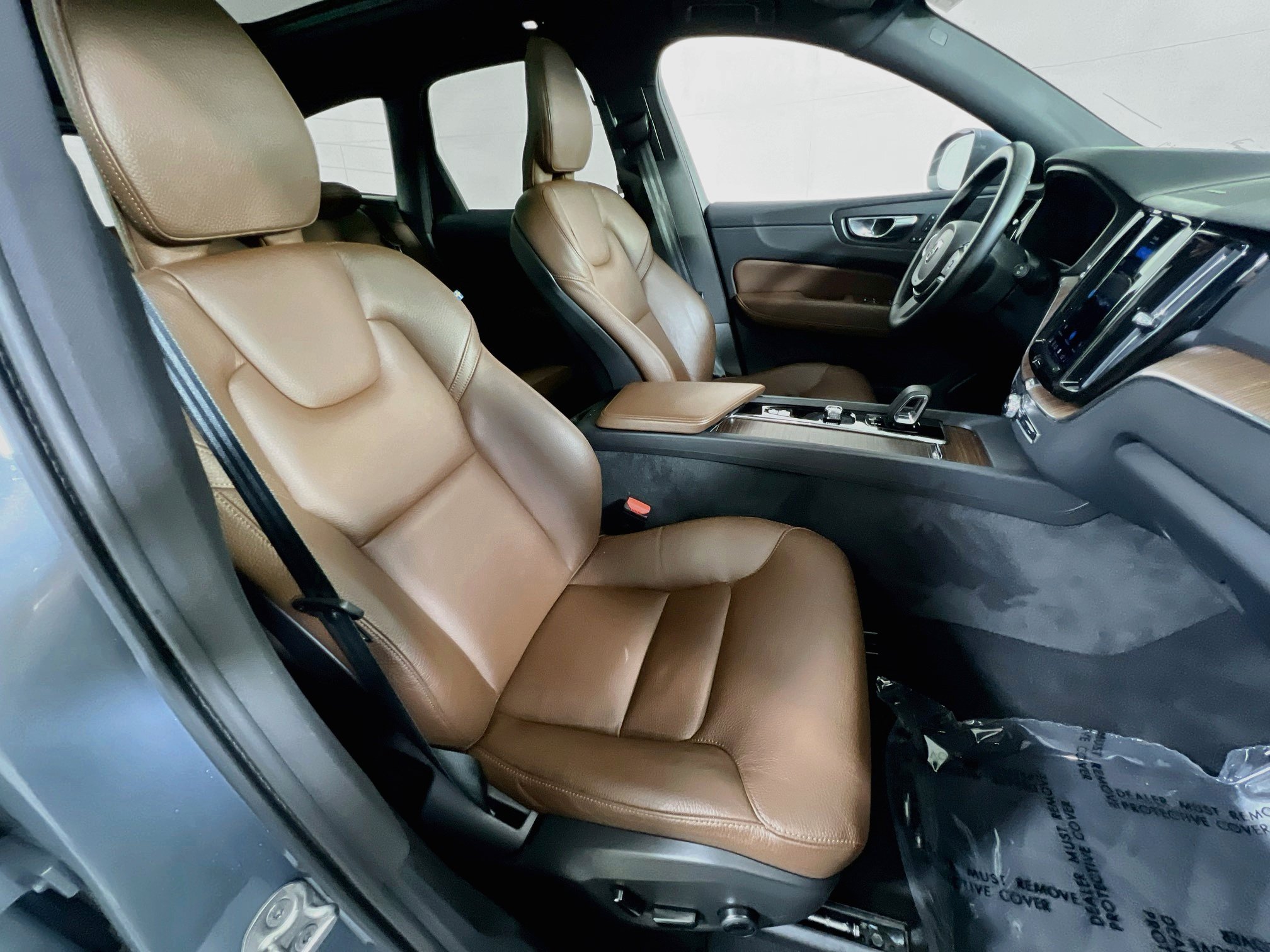 Used 2022 Volvo XC60 B5 Momentum AWD/4WD image 28