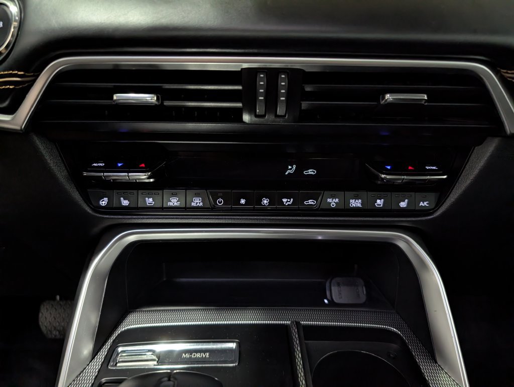 Used 2024 MAZDA CX-90 Plug-In Hybrid w/ Premium Plus AWD/4WD image 24