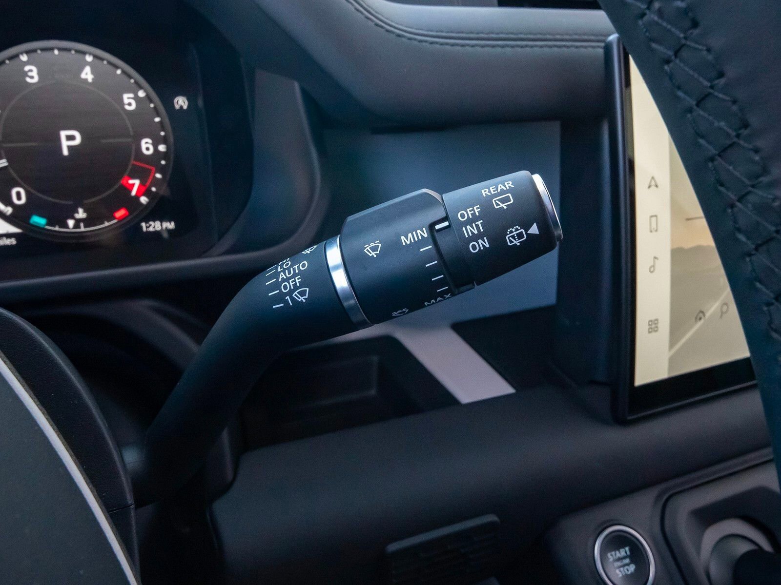 Used 2025 Land Rover Defender 90 S image 14