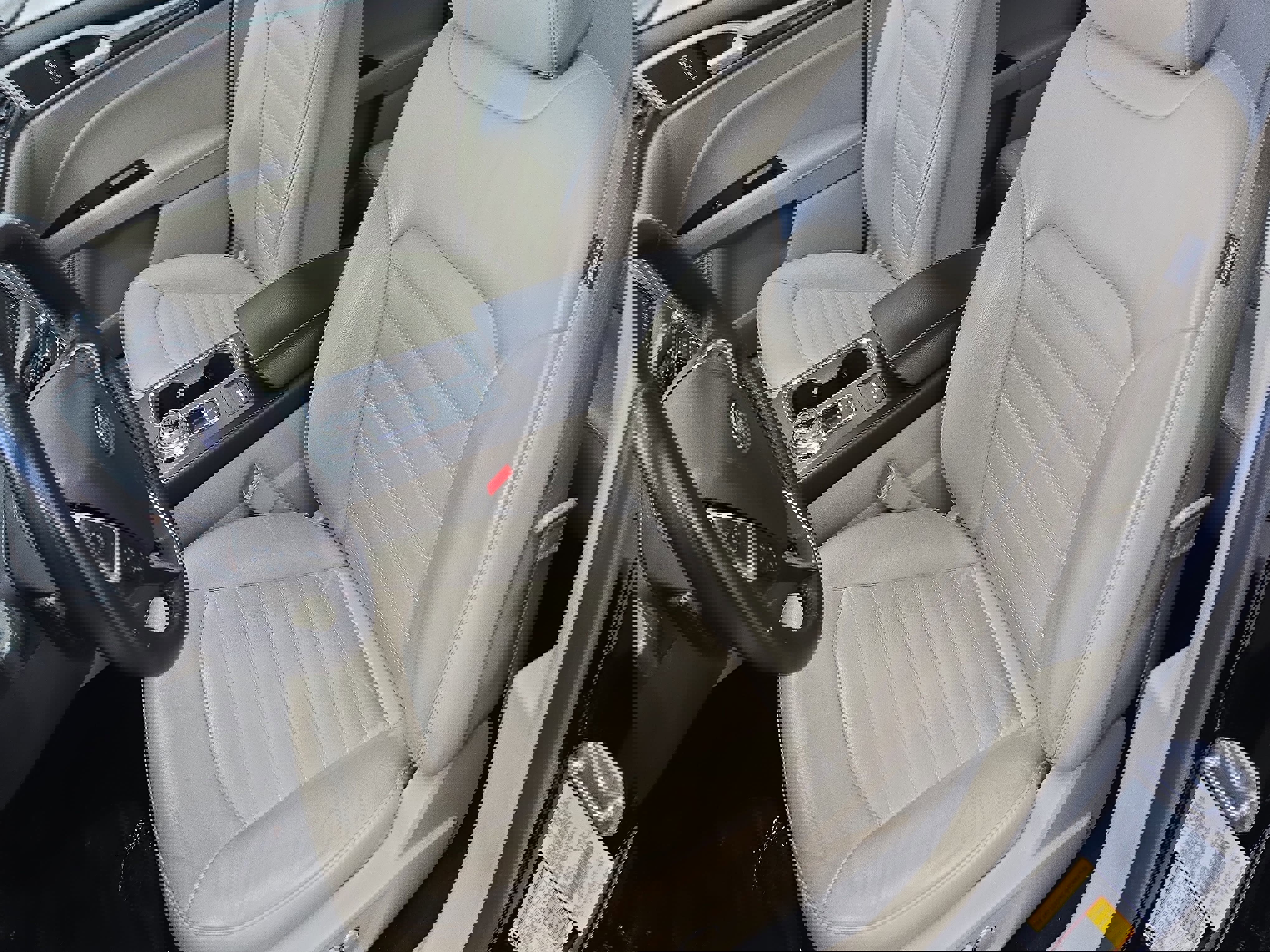 Used 2017 Ford Fusion SE w/ Fusion SE Technology Package image 14