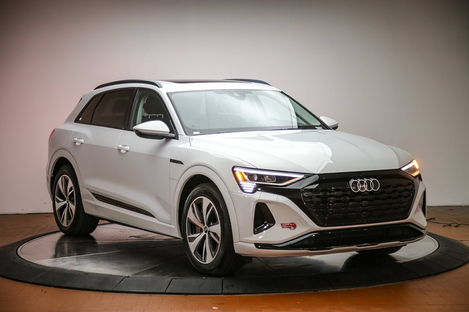 Certified 2024 Audi Q8 e-tron Premium AWD/4WD image 6