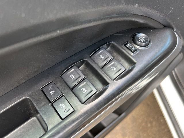 Used 2022 Chevrolet Colorado LT w/ Safety Package image 11