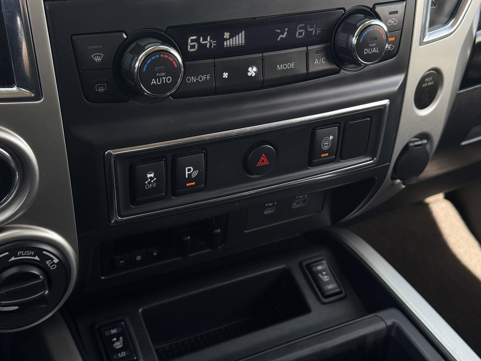 Used 2020 Nissan Titan SV w/ SV Convenience Package image 23