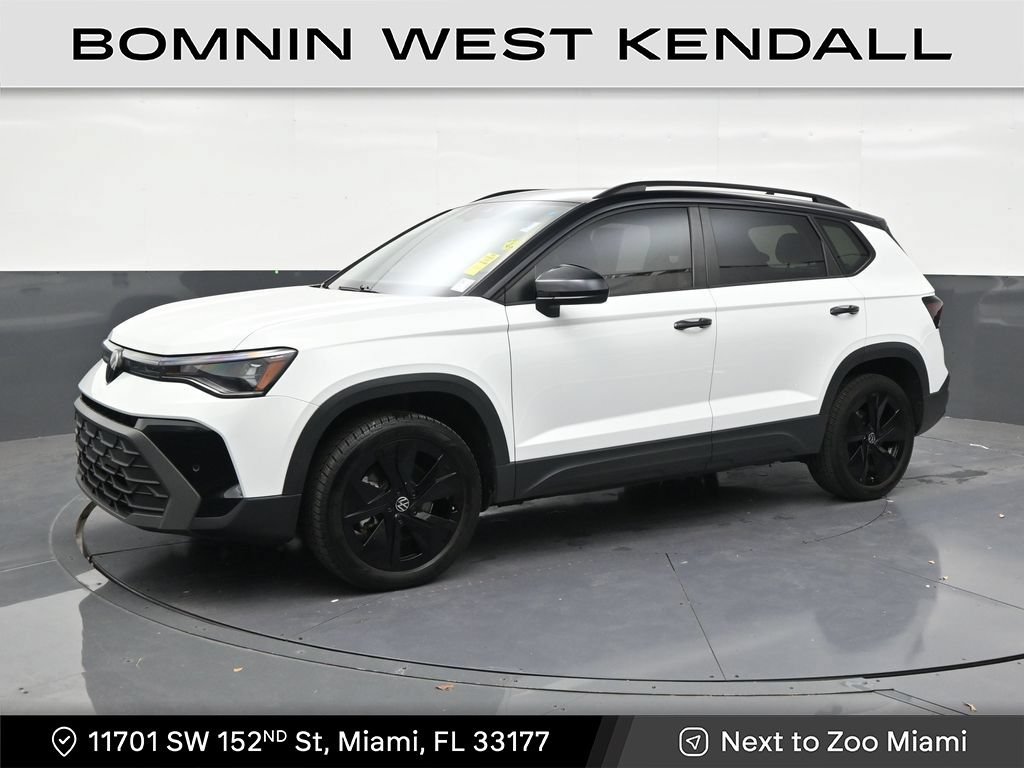 Used 2025 Volkswagen Taos SE FWD image 1