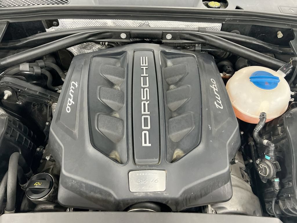 Used 2015 Porsche Macan Turbo AWD/4WD image 26