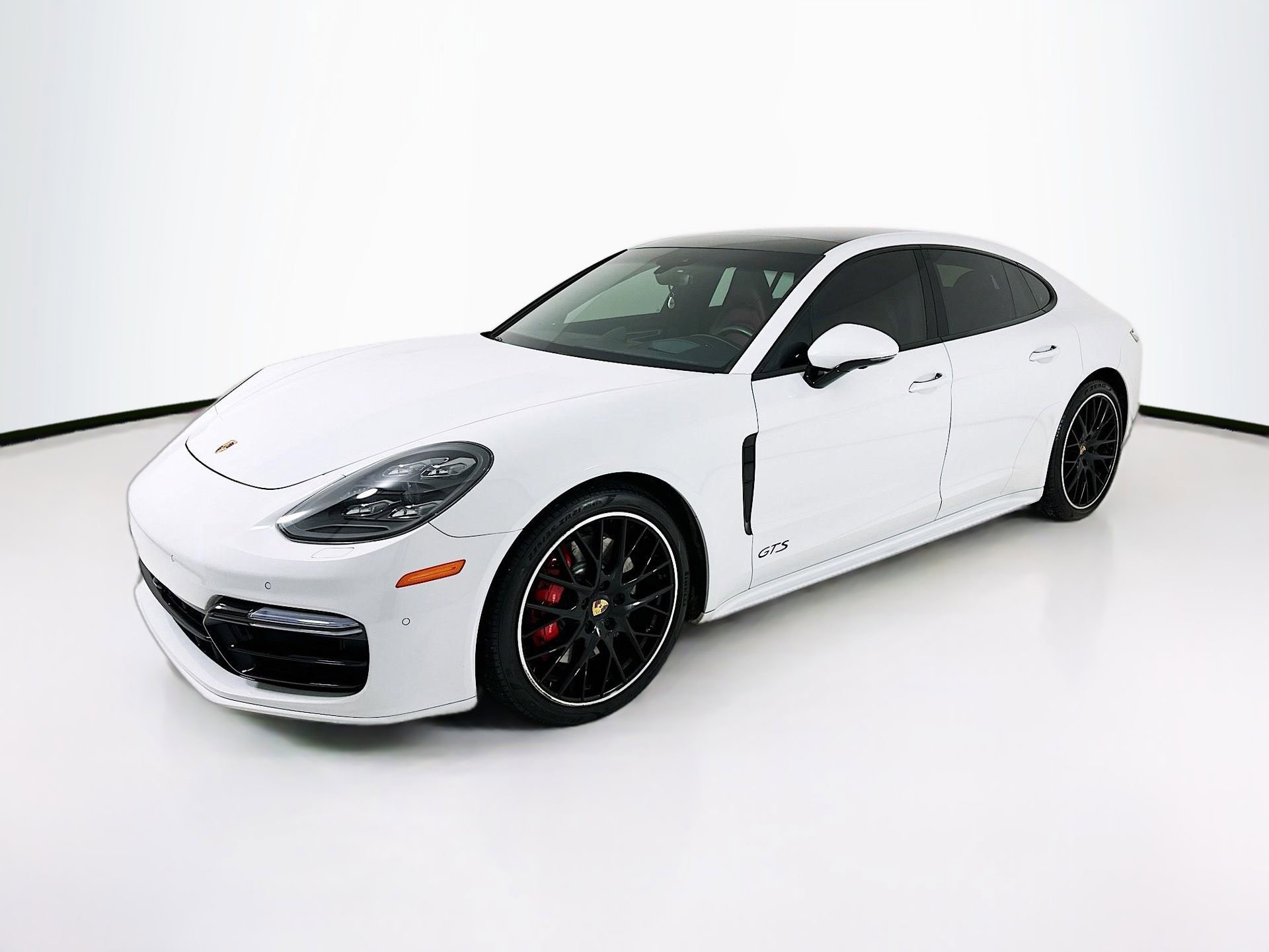 Used 2020 Porsche Panamera GTS image 3