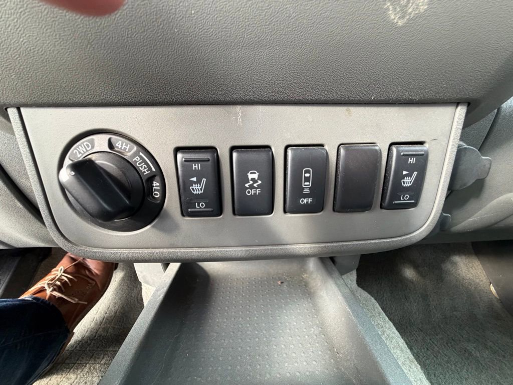 Used 2013 Nissan Frontier SL image 19