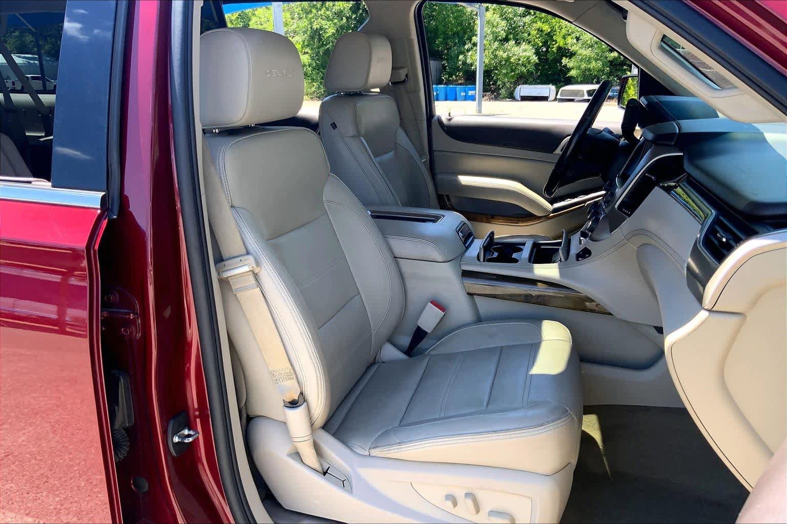 Used 2016 GMC Yukon XL Denali w/ Open Road Package AWD/4WD image 9