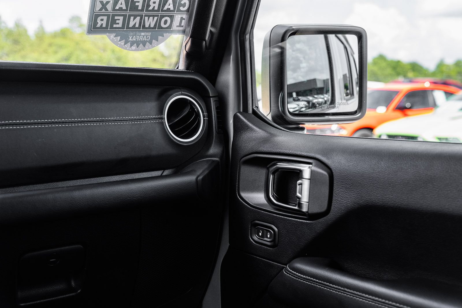 Used 2023 Jeep Wrangler Unlimited Sahara w/ Cold Weather Group AWD/4WD image 29
