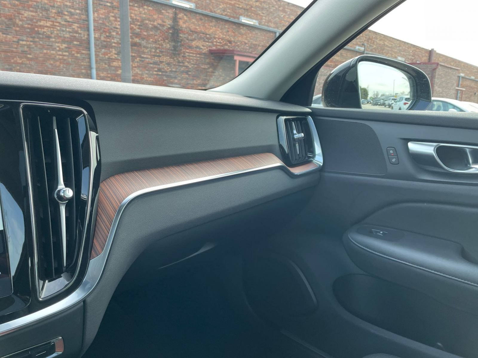 Used 2025 Volvo S60 B5 Plus image 35