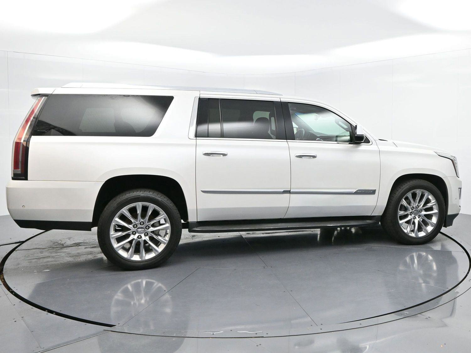 Used 2017 Cadillac Escalade ESV Luxury image 8