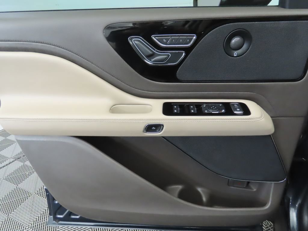 Used 2022 Lincoln Aviator Reserve w/ Equipment Group 201A image 25