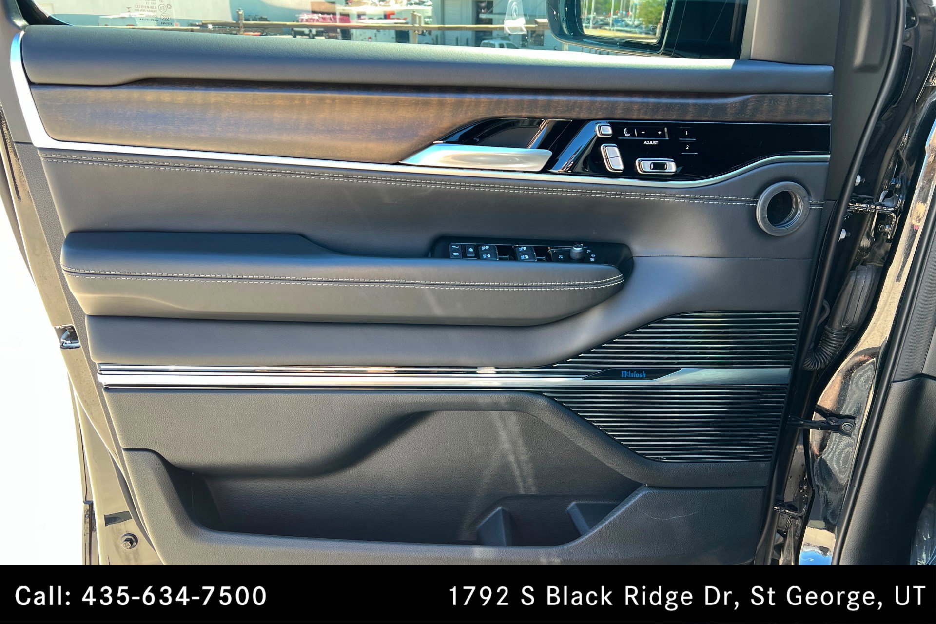 Used 2023 Jeep Grand Wagoneer L 4WD w/ Flexible Seating Group image 14