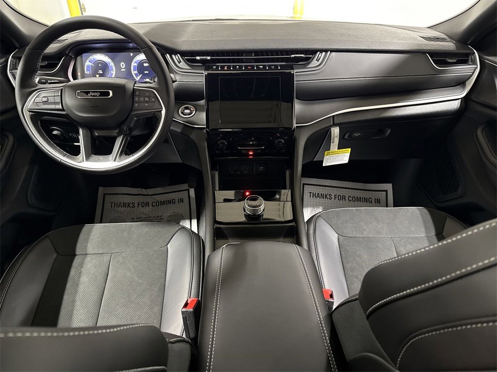 New 2025 Jeep Grand Cherokee Altitude image 10