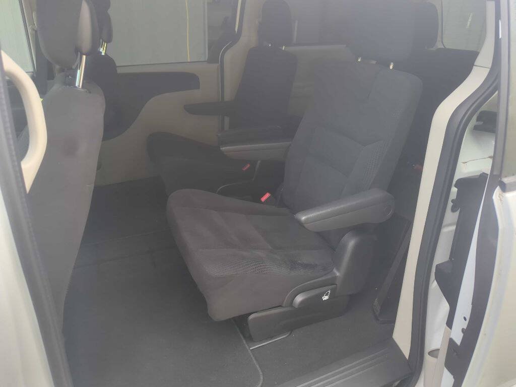 Used 2016 Dodge Grand Caravan SE w/ Quick Order Package 29E SE FWD image 9