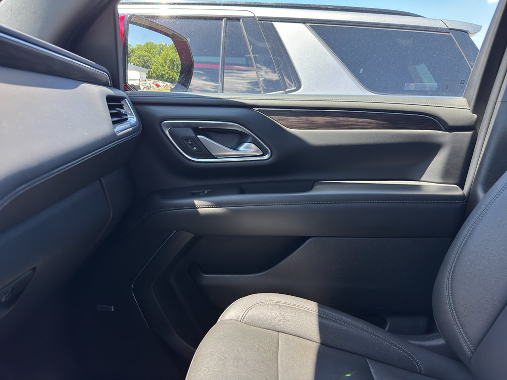 Used 2022 Chevrolet Tahoe Z71 w/ Luxury Package AWD/4WD image 20