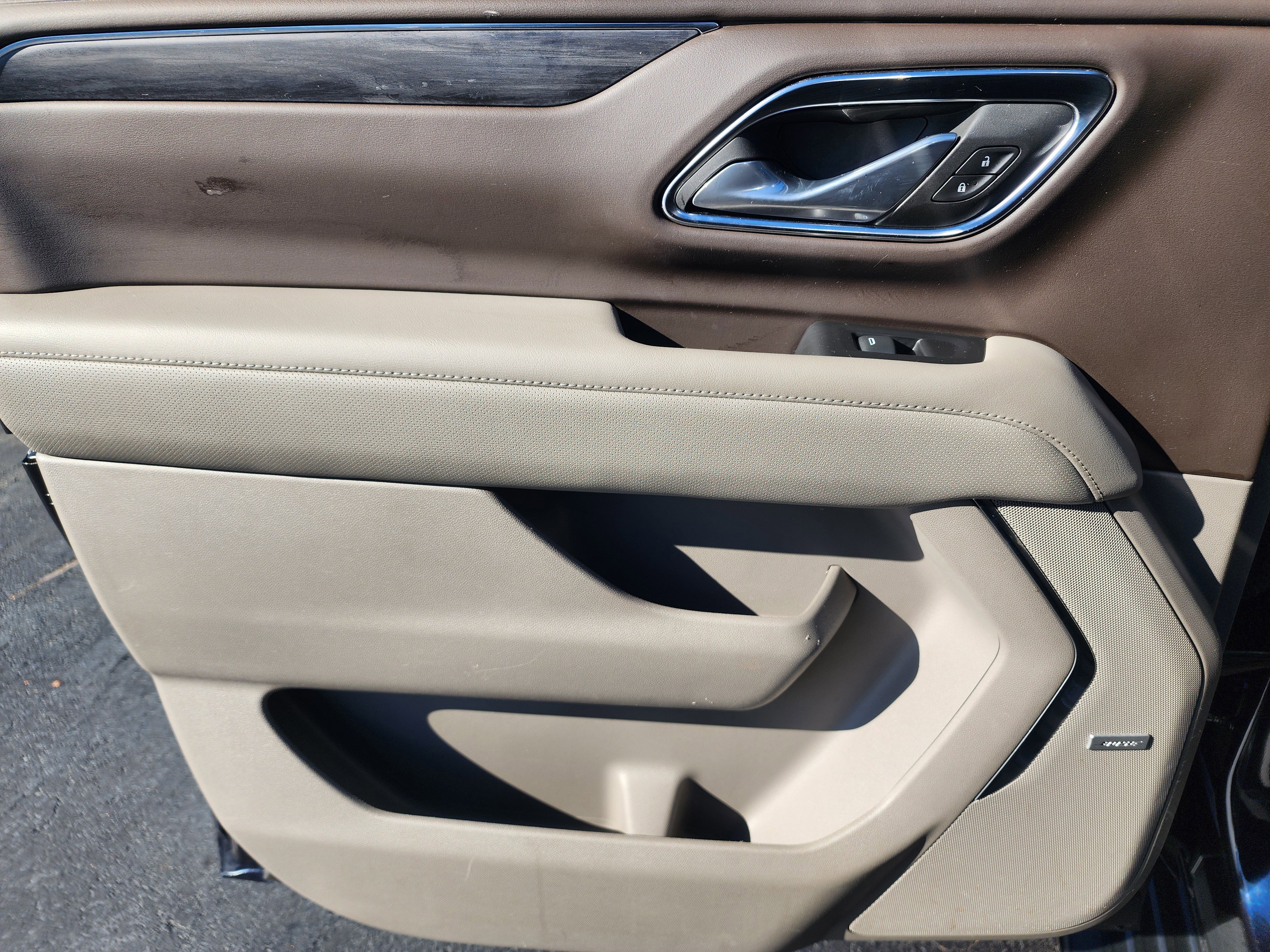 Used 2023 GMC Yukon XL SLT w/ SLT Premium Package image 17