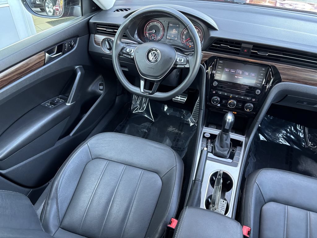 Used 2022 Volkswagen Passat 2.0T FWD image 16