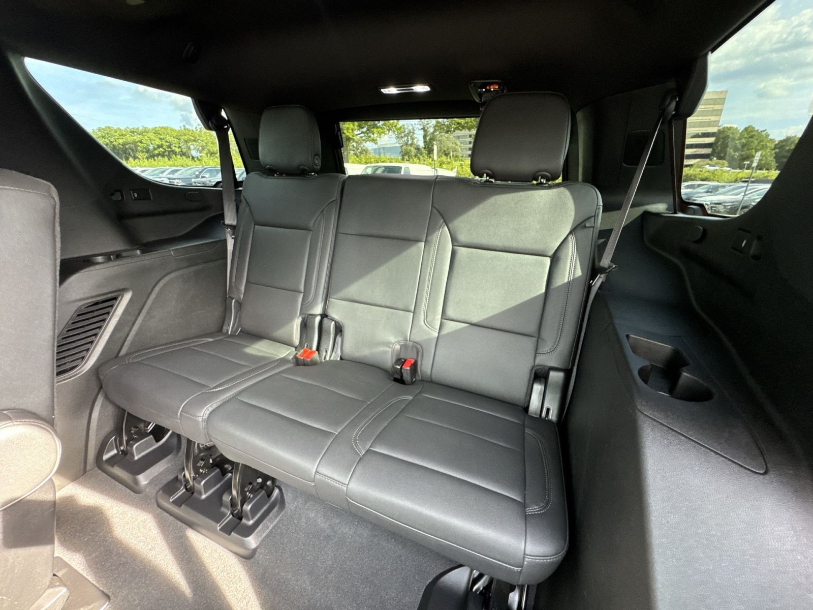 Used 2024 Chevrolet Tahoe Z71 w/ Luxury Package AWD/4WD image 25