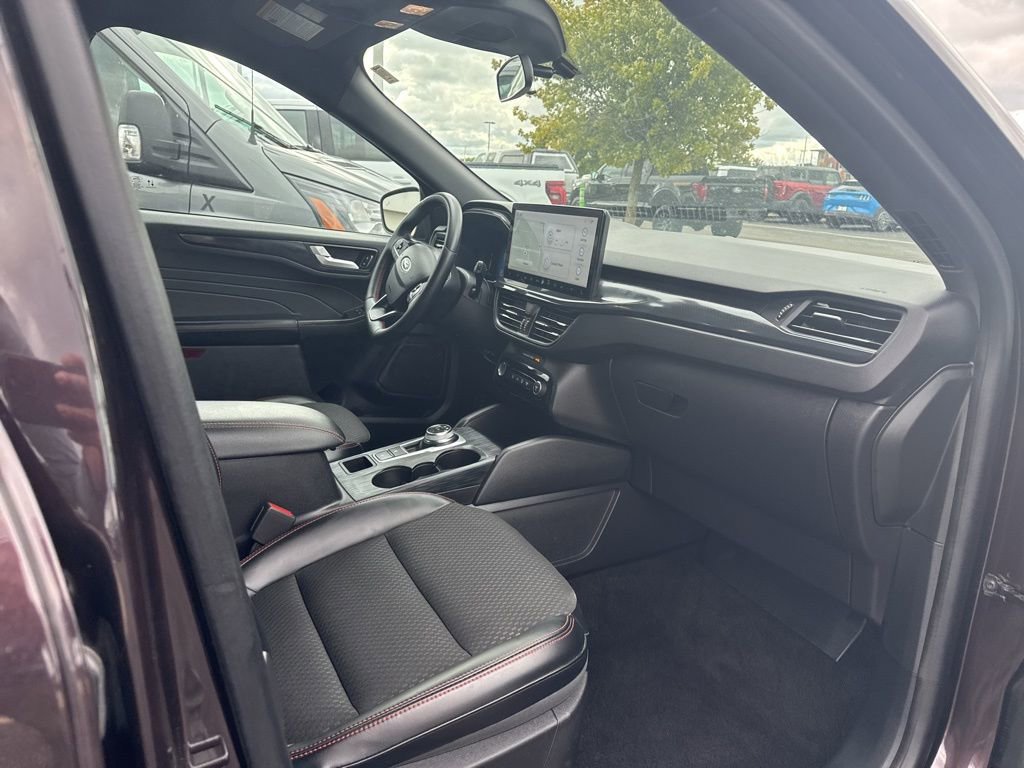 Used 2023 Ford Escape ST-Line w/ Tech Pack #1 AWD/4WD image 19
