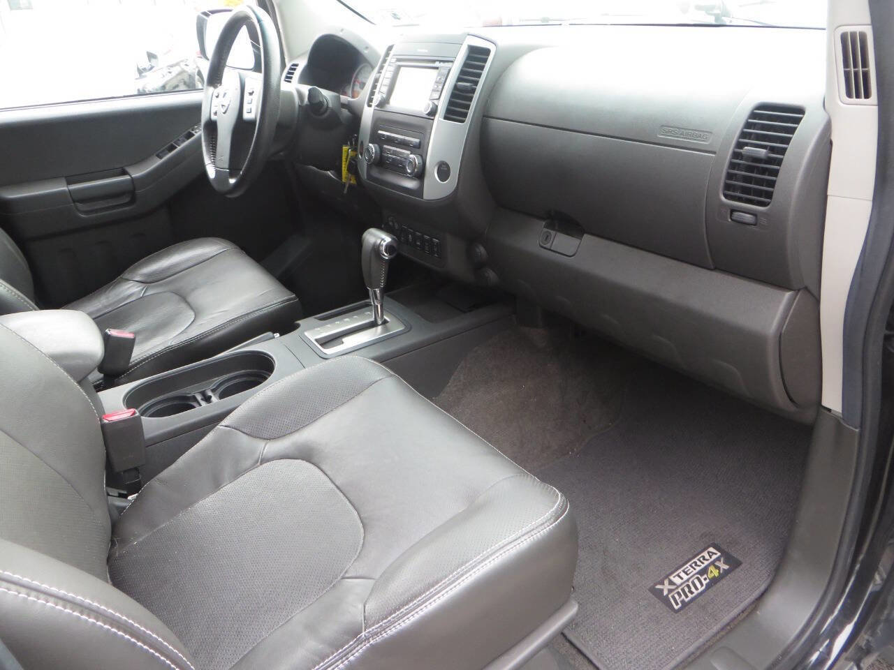 Used 2015 Nissan Xterra PRO-4X w/ Pro-4x Leather Package image 17