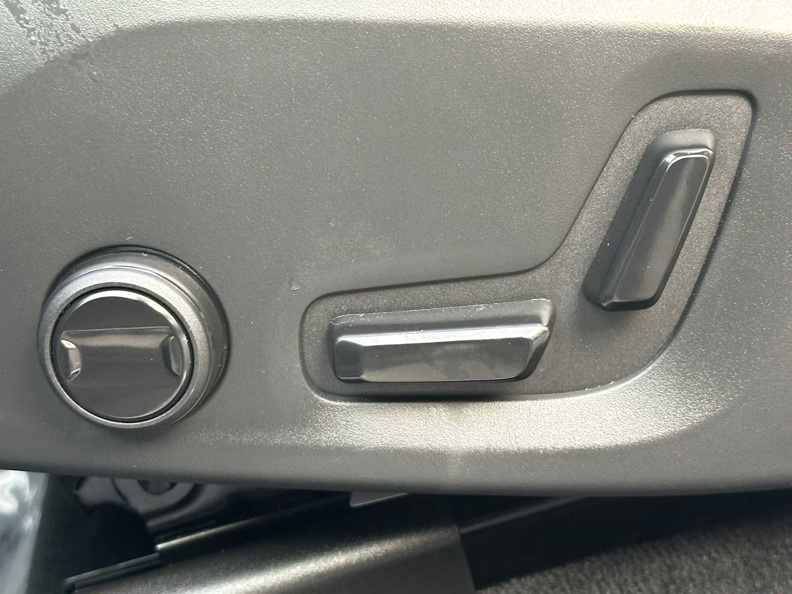 Used 2025 Volvo XC60 B5 Core w/ Climate Package image 22