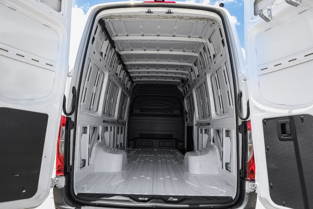 Used 2019 Mercedes-Benz Sprinter 170 Cargo image 42