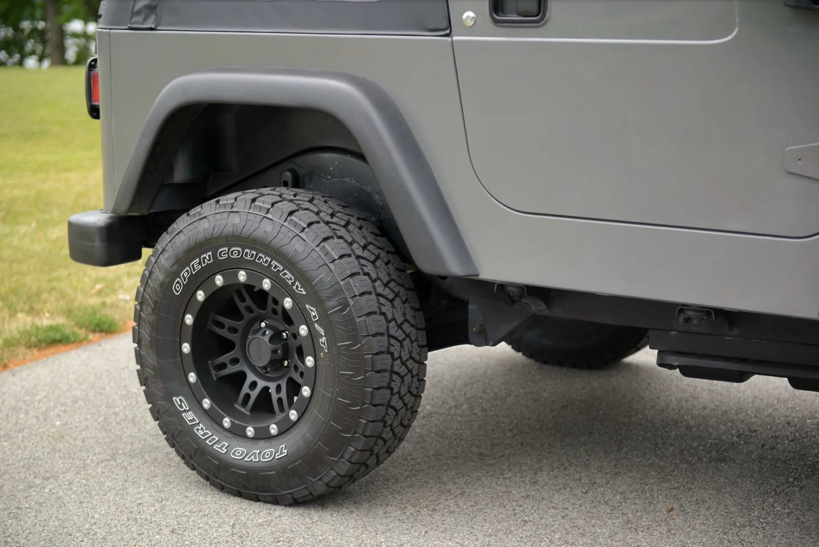 Used 2004 Jeep Wrangler 4WD w/ 30" Tire & Wheel Group image 28
