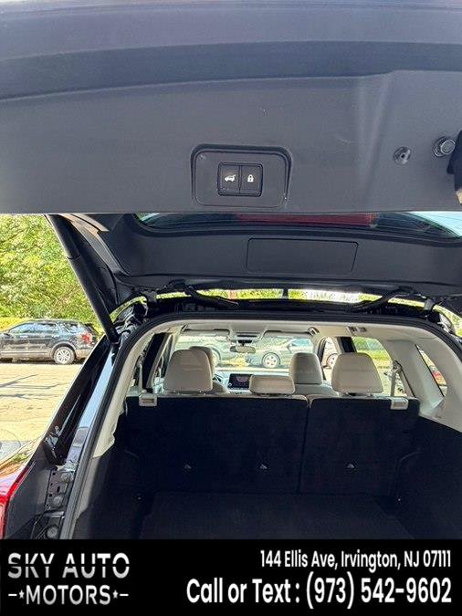 Used 2025 Nissan Rogue SV AWD/4WD image 18