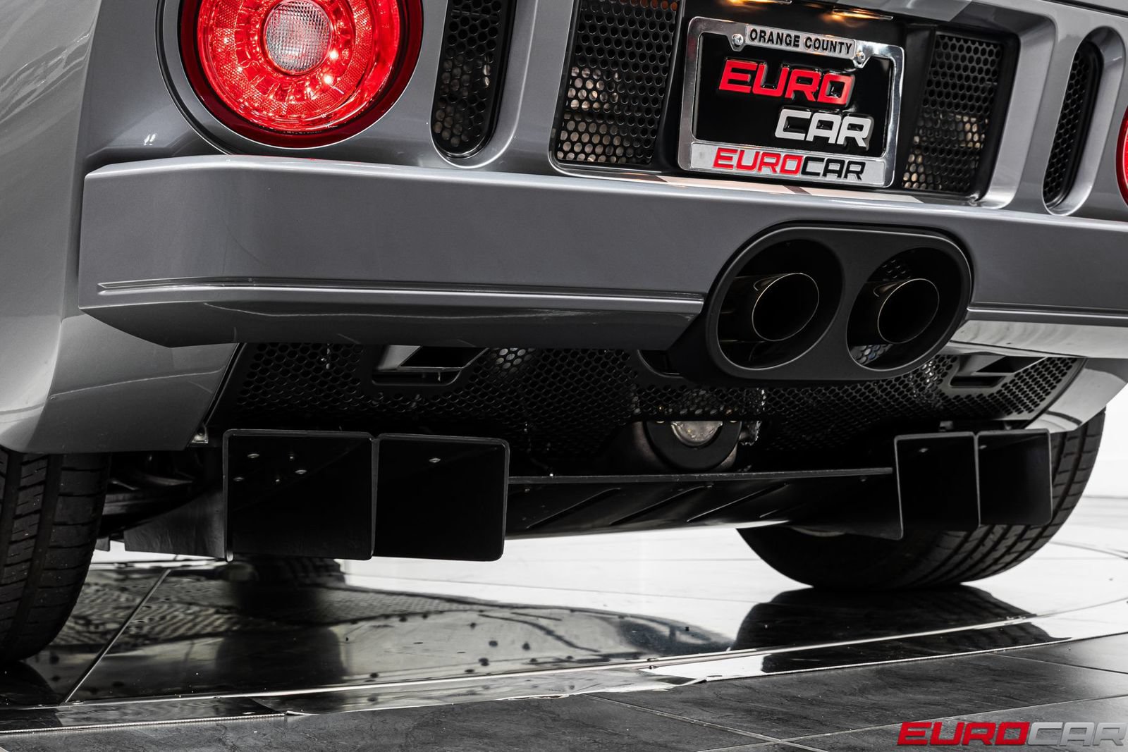 Used 2006 Ford GT RWD image 24