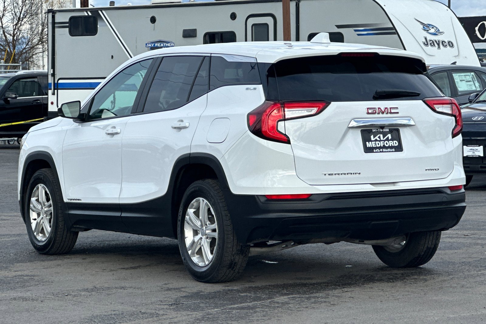 Used 2024 GMC Terrain SLE image 7