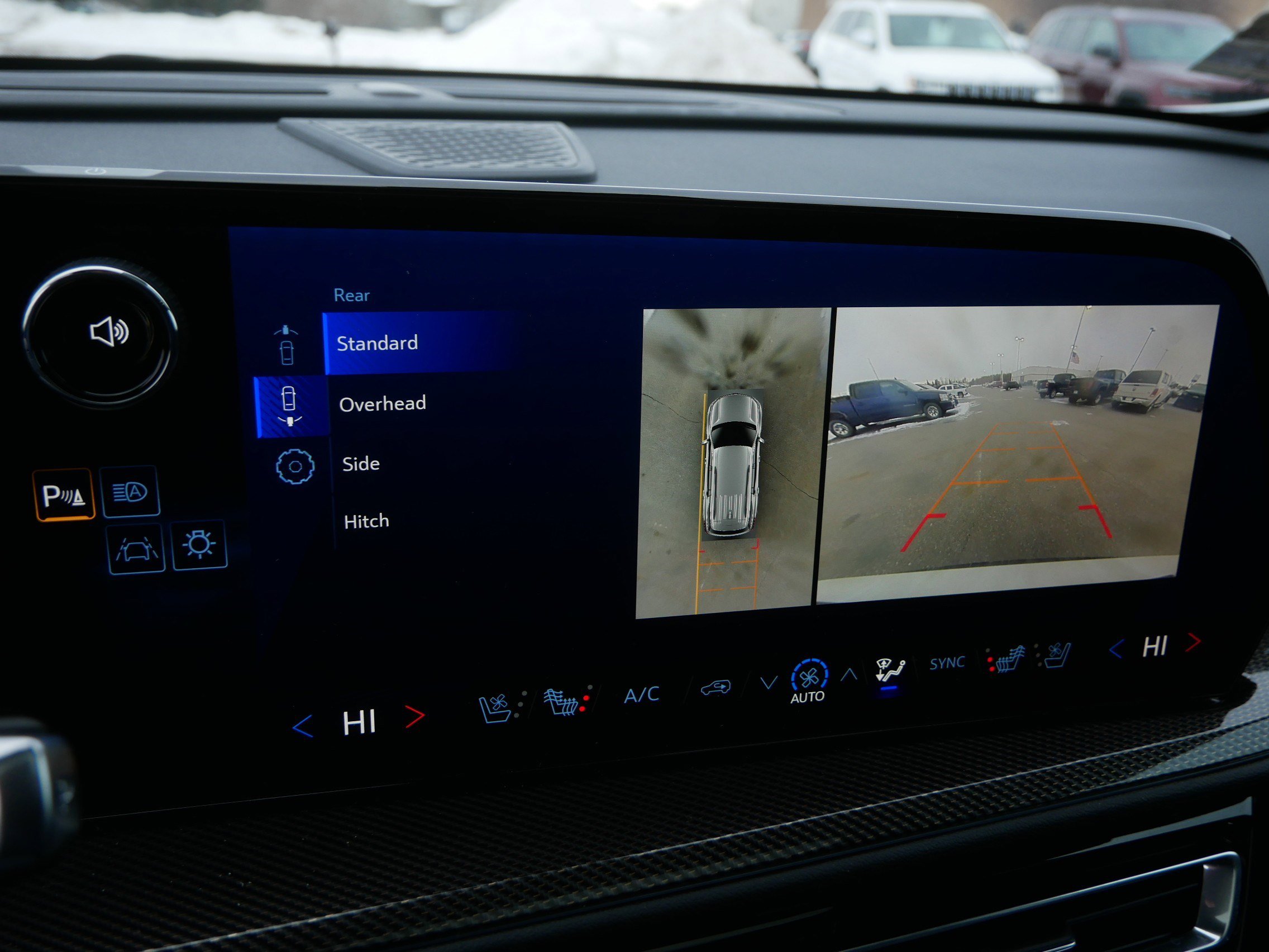 Used 2025 Chevrolet Traverse High Country image 31