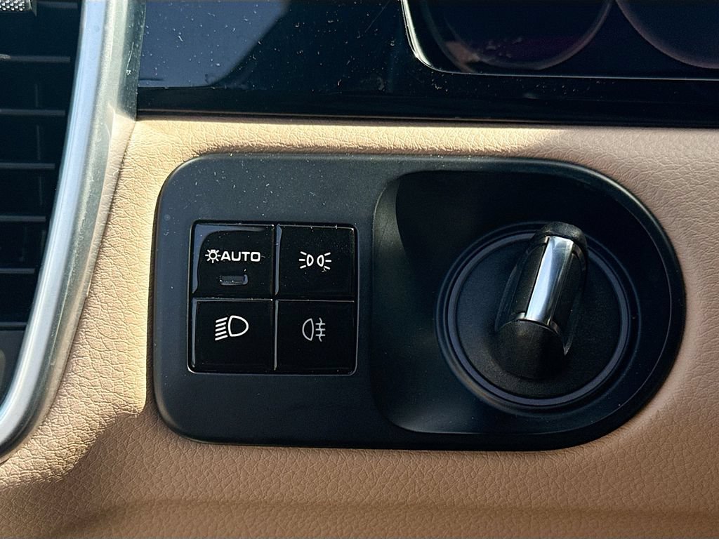 Used 2021 Porsche Cayenne AWD/4WD image 11