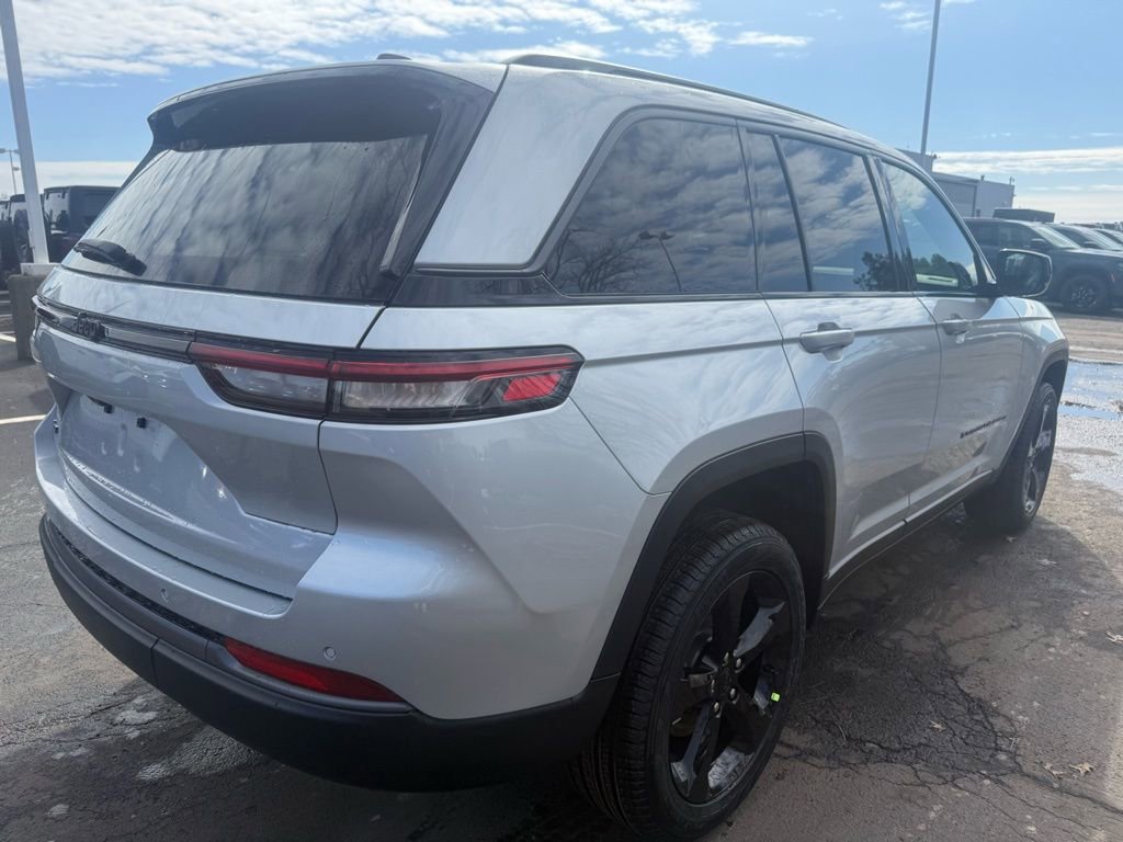 New 2026 Jeep Grand Cherokee Limited w/ Limited Altitude Package AWD/4WD image 3