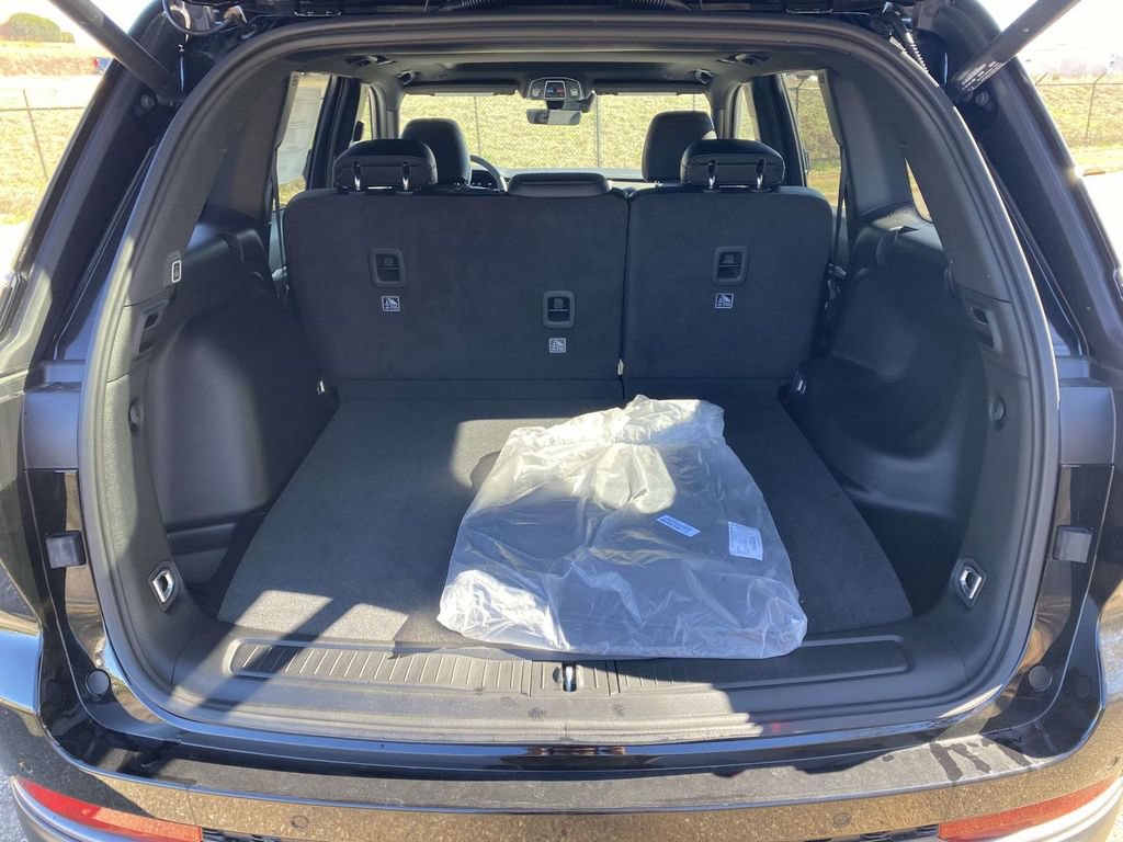 New 2026 Jeep Grand Cherokee Limited w/ Limited Altitude Package RWD image 34