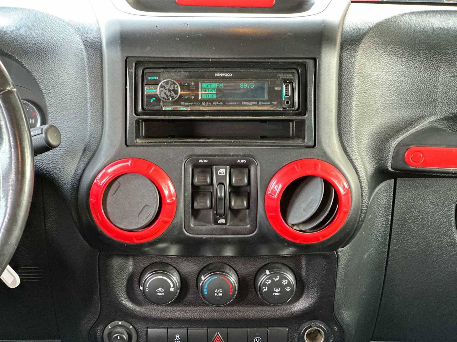 Used 2016 Jeep Wrangler Unlimited Rubicon w/ Connectivity Group image 26