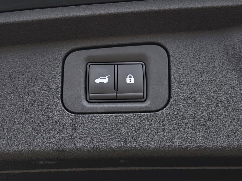 Used 2025 Nissan Armada SL w/ Captain's Chari Seat Package image 8