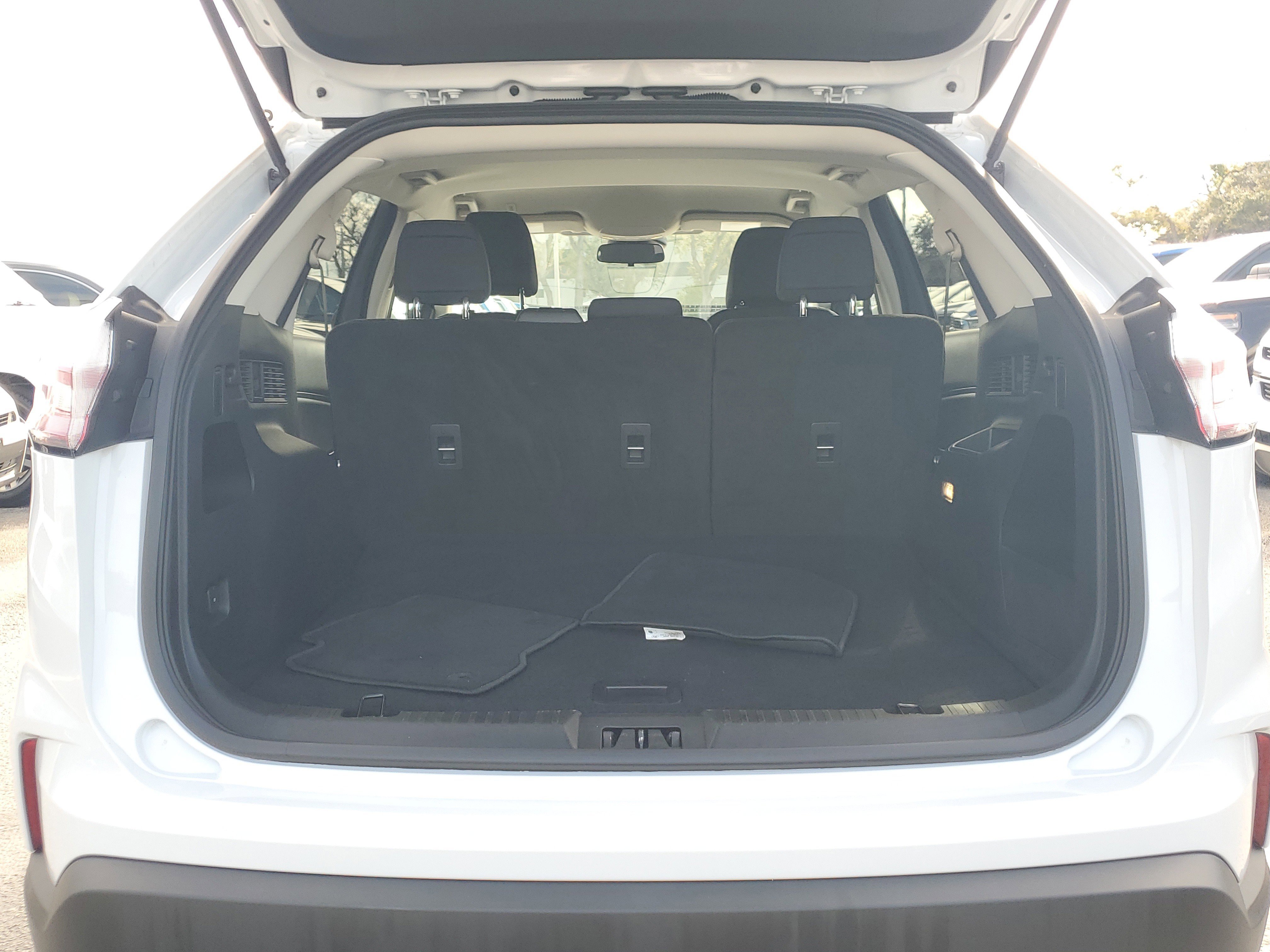 Used 2024 Ford Edge SE image 8