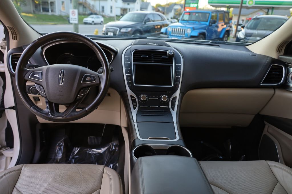 Used 2016 Lincoln MKX Reserve w/ Luxury Package image 22