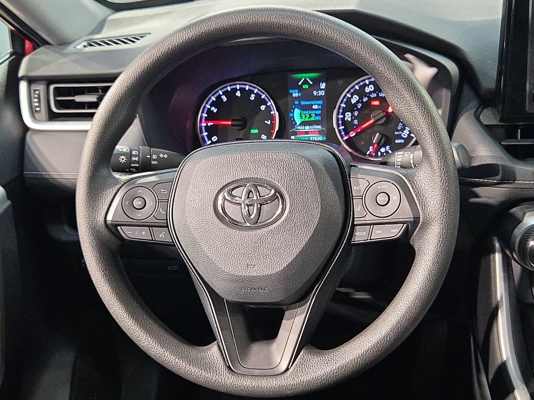 Used 2020 Toyota RAV4 XLE w/ Convenience Package FWD image 27