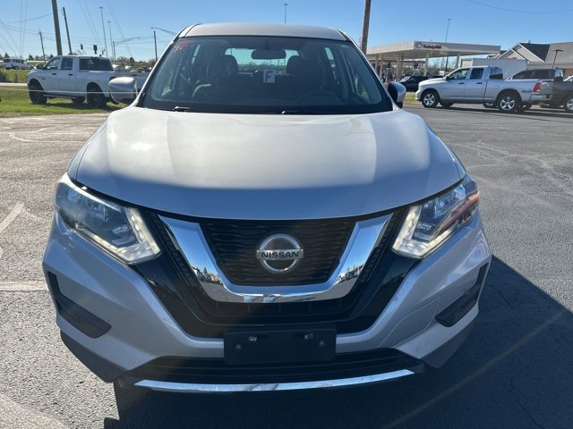 Used 2018 Nissan Rogue S image 2