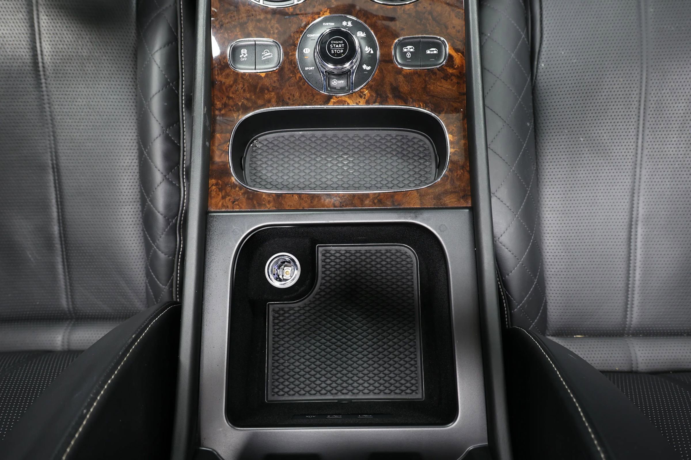 Used 2017 Bentley Bentayga image 50