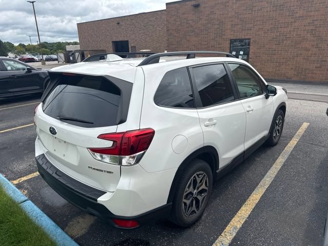 Used 2019 Subaru Forester Premium AWD/4WD image 3
