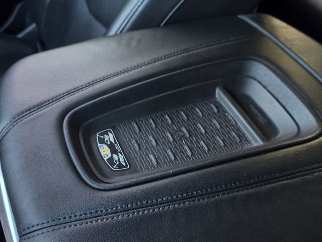 Used 2016 Cadillac Escalade Luxury image 35