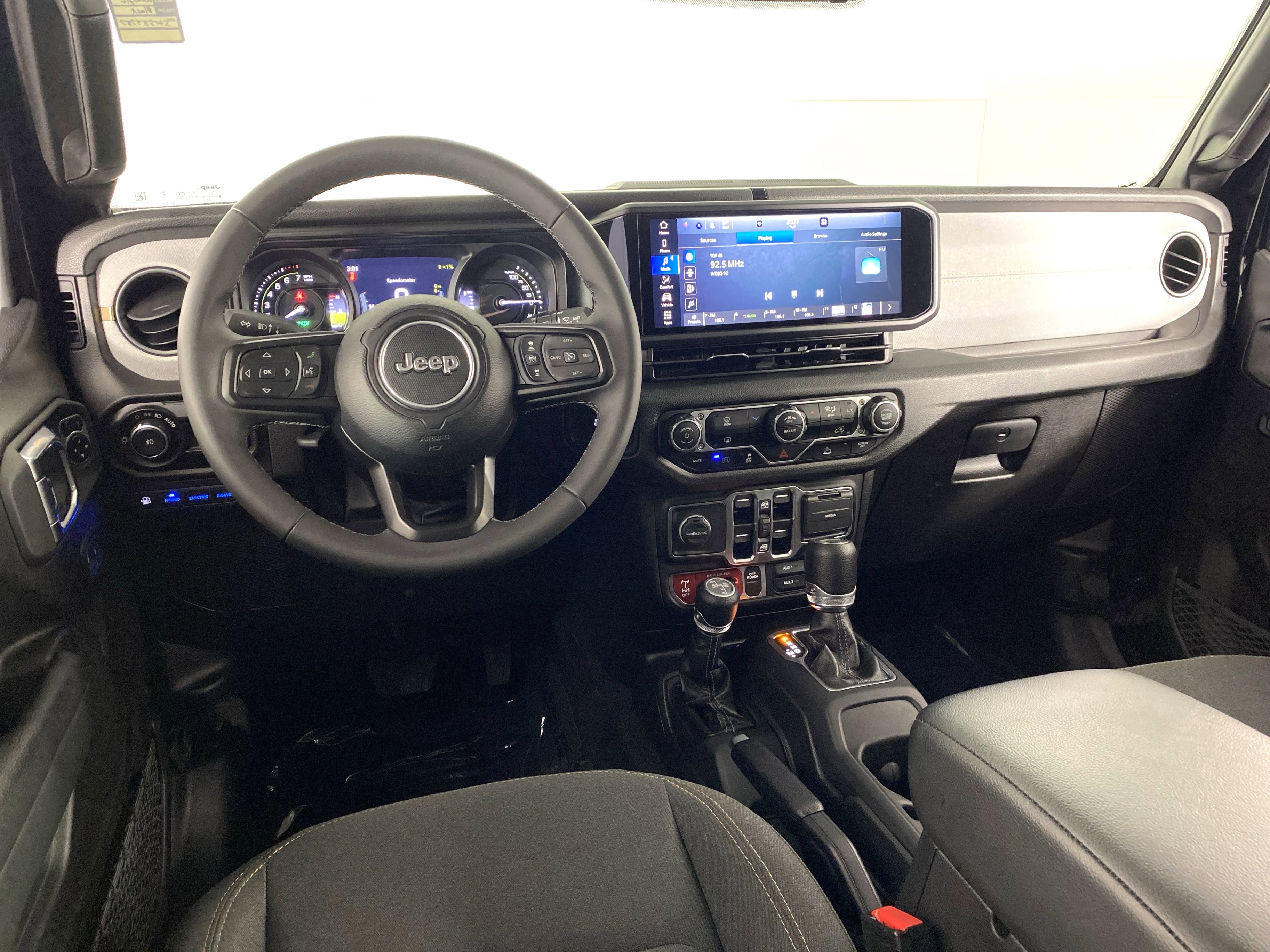 Used 2025 Jeep Wrangler Willys image 17